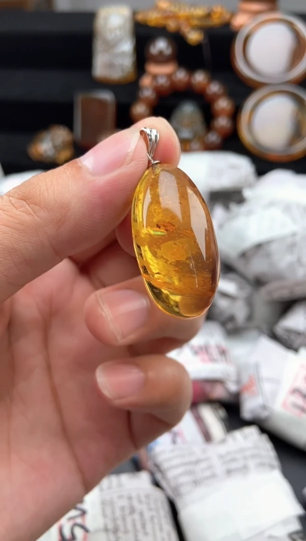 琥珀颈饰未镶嵌花珀随形吊坠