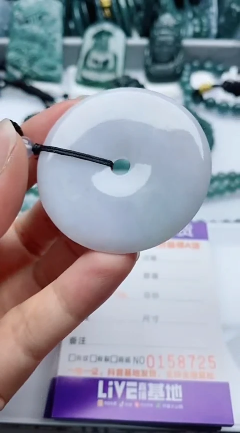 翡翠未镶嵌颈饰