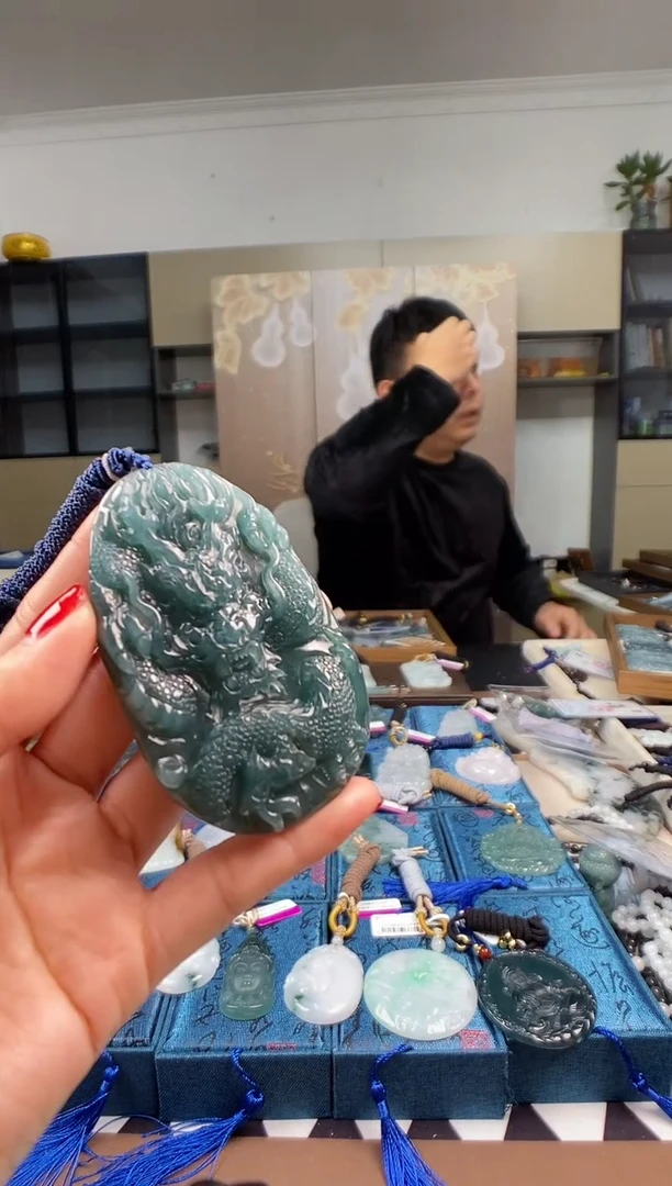 颈饰未镶嵌翡翠 多样性发其一