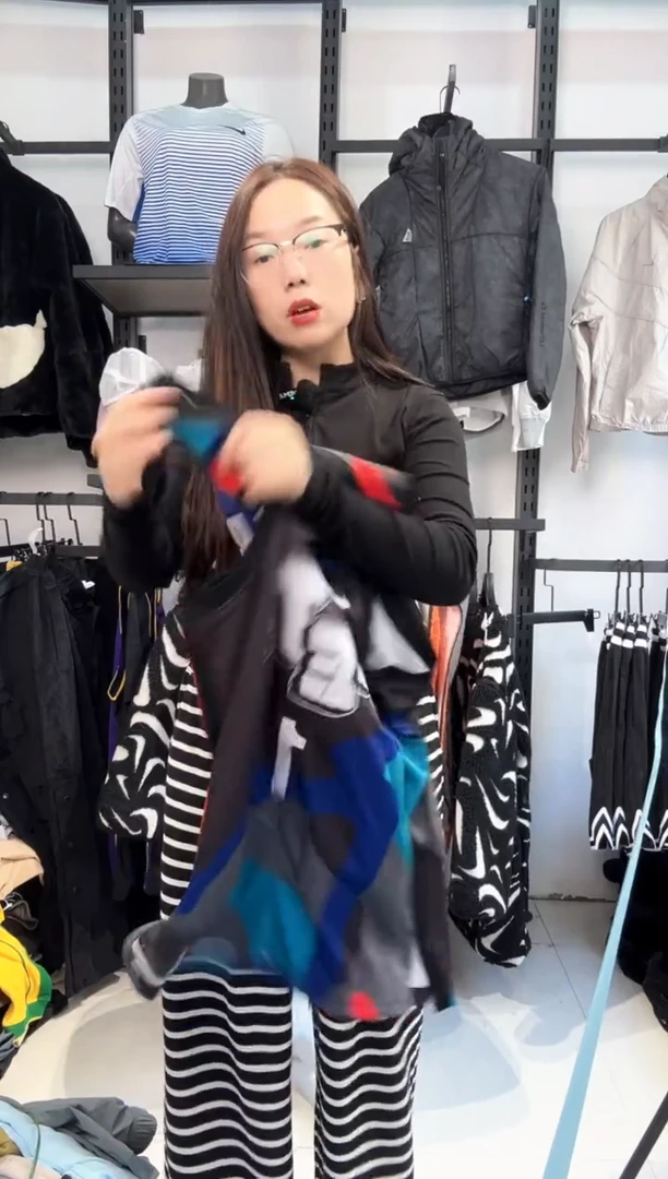 2493编码  瑕疵直播间过款为准 尺码175