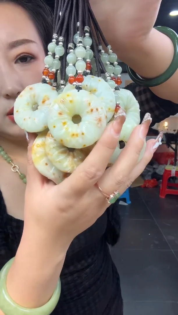 【闪购商品】岫玉颈饰未镶嵌桂花糕雕刻平安扣【半珠链】