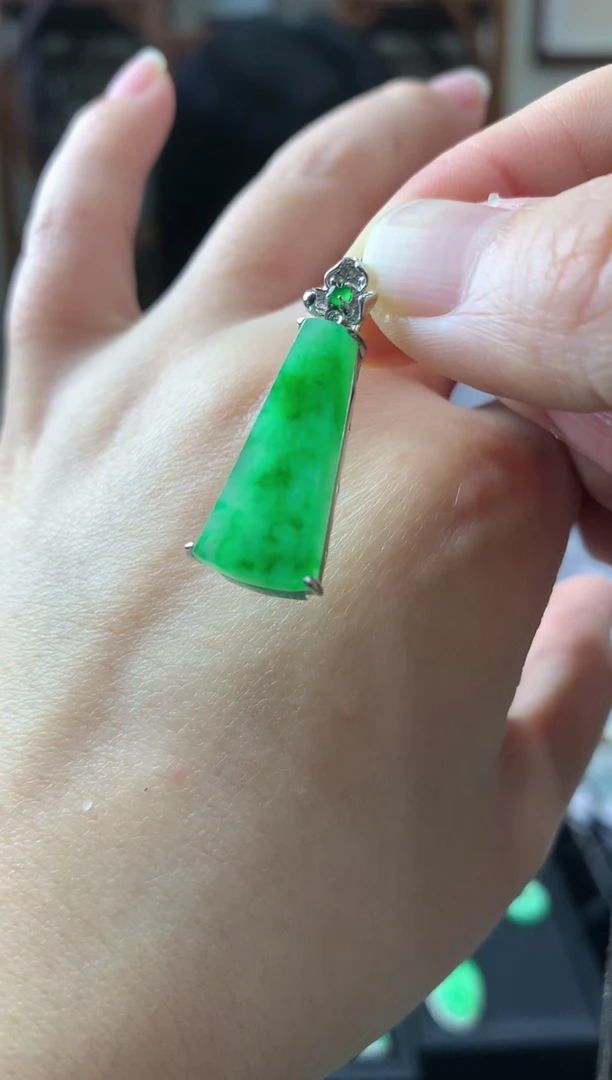 【闪购商品】翡翠吊坠(不含链)18K金镶嵌挂件