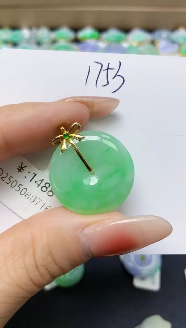 翡翠18K金镶嵌颈饰 天然缅甸翡翠A货