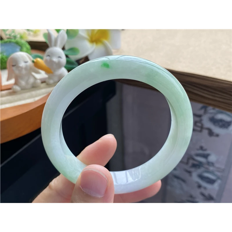 天然翡翠12.10批11649号56.6-12.6-8.9！黄绿色就像天然翡翠手镯