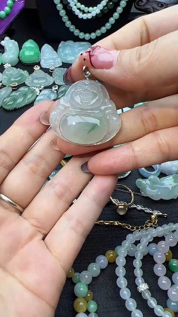 颈饰18K金镶嵌翡翠佛公