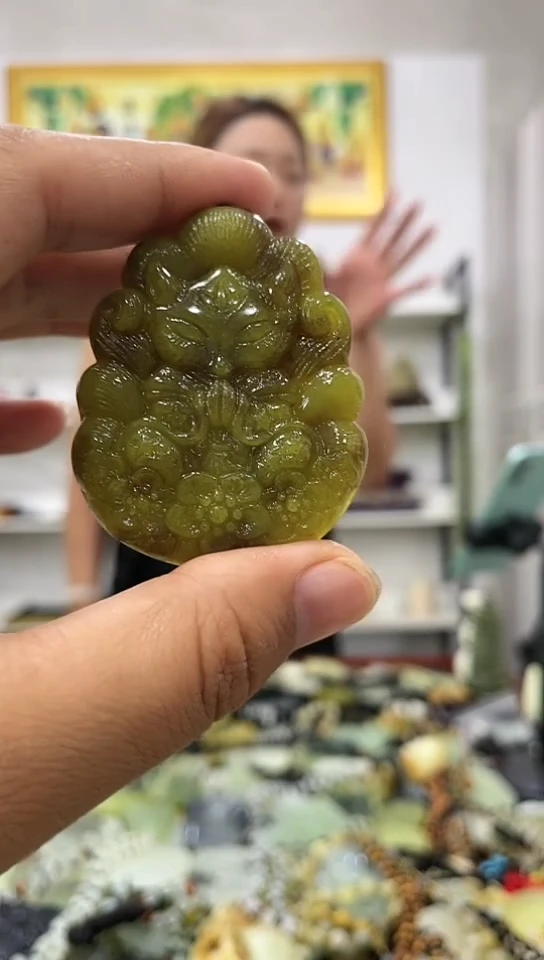 岫玉未镶嵌挂件