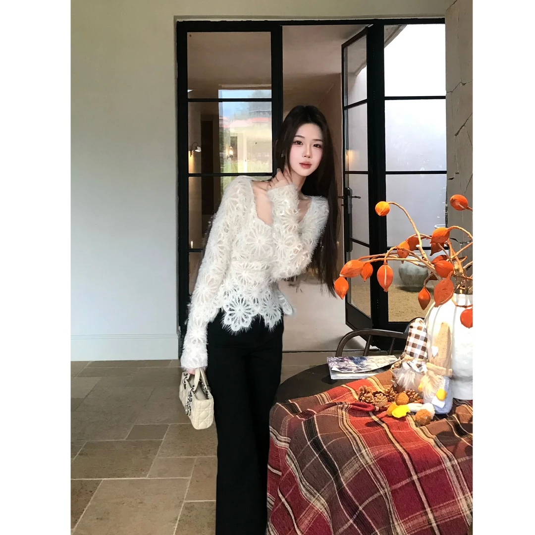 冬季新款设计感长袖方领内搭蕾丝可外穿上衣女配显瘦高腰喇叭长裤