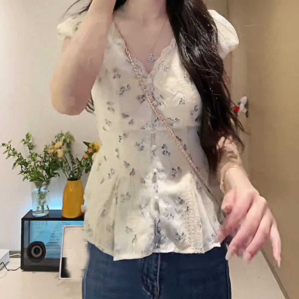 茶歇法式蕾丝V领花边短袖衬衫女2025夏季刺绣碎花系带掐腰上衣