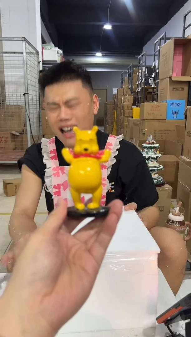 瓷片大肚子维尼小摆件