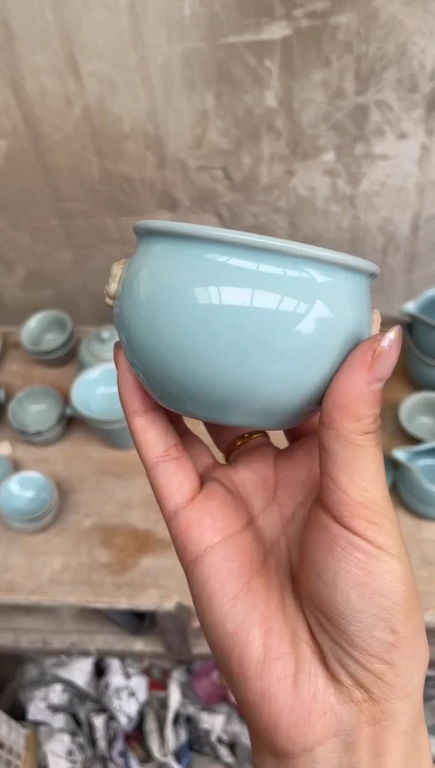 虎头缸杯 天青 微瑕 朱晓辉款