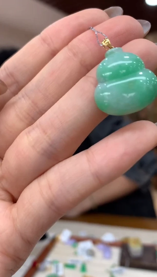 吊坠(不含链)18K金镶嵌翡翠葫芦