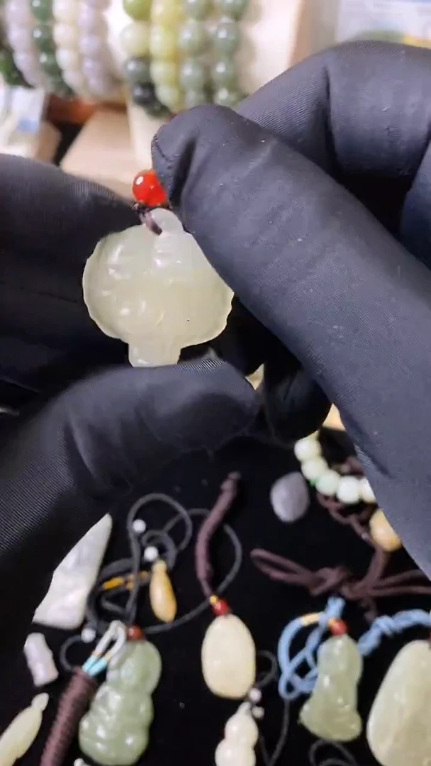 吊坠(赠链)未镶嵌和田玉29老虎头