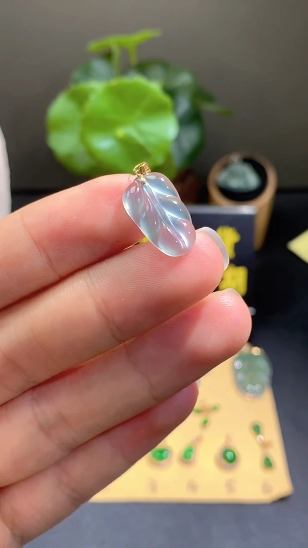 颈饰18K金镶嵌翡翠翡翠A货