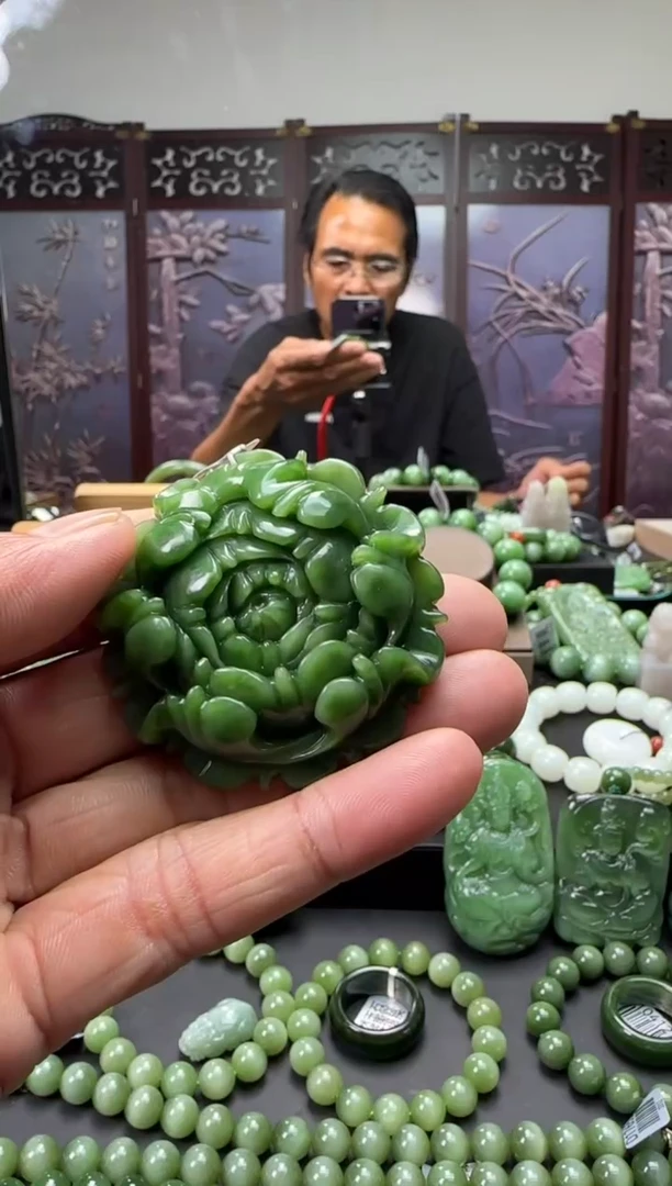 和田玉未镶嵌珠宝奇石吊坠