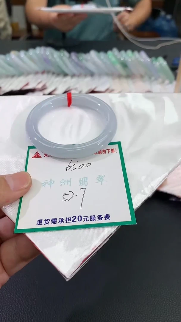 翡翠手镯未镶嵌翡翠手镯