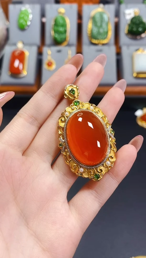 颈饰18K金镶嵌南红玛瑙原矿冰红蛋面颈饰吊坠