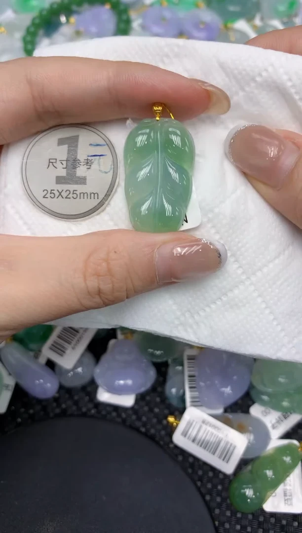 颈饰18K金镶嵌翡翠1111111