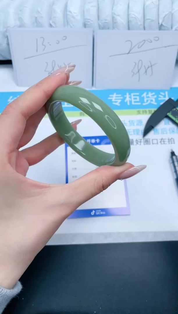 【闪购商品】石英质玉手镯未镶嵌140-湖水58.