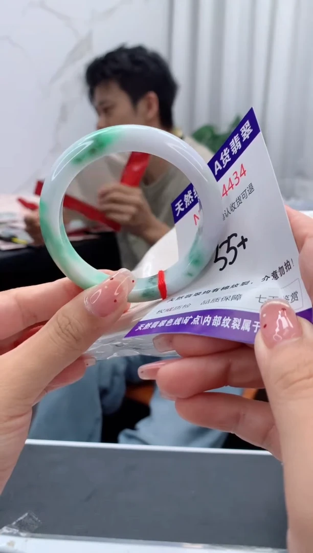 未镶嵌手镯翡翠ᰔ***拉有纹，完美者勿拍