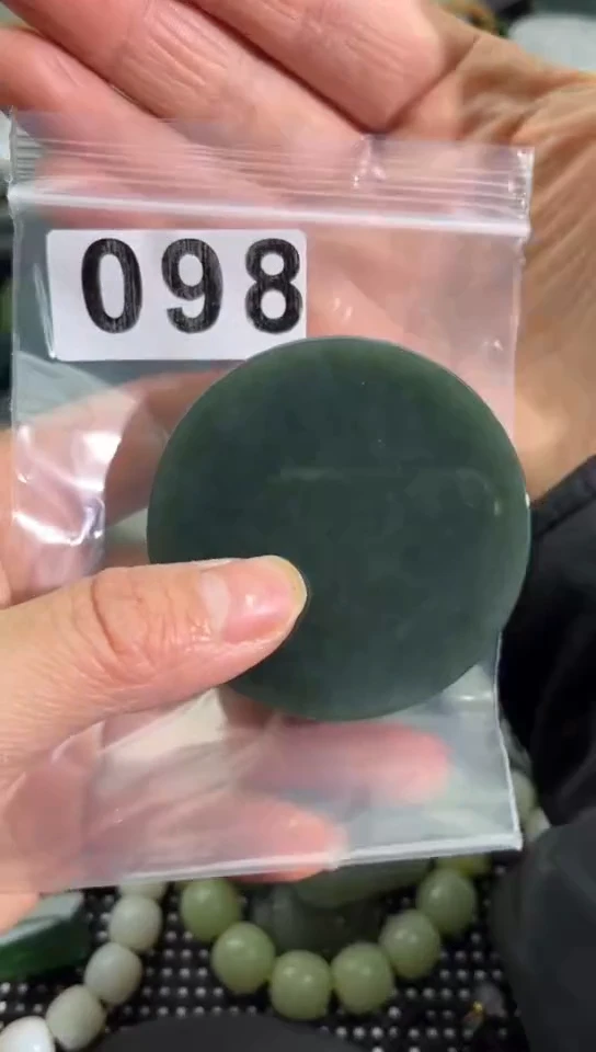 未镶嵌和田玉珠宝半成品镯芯