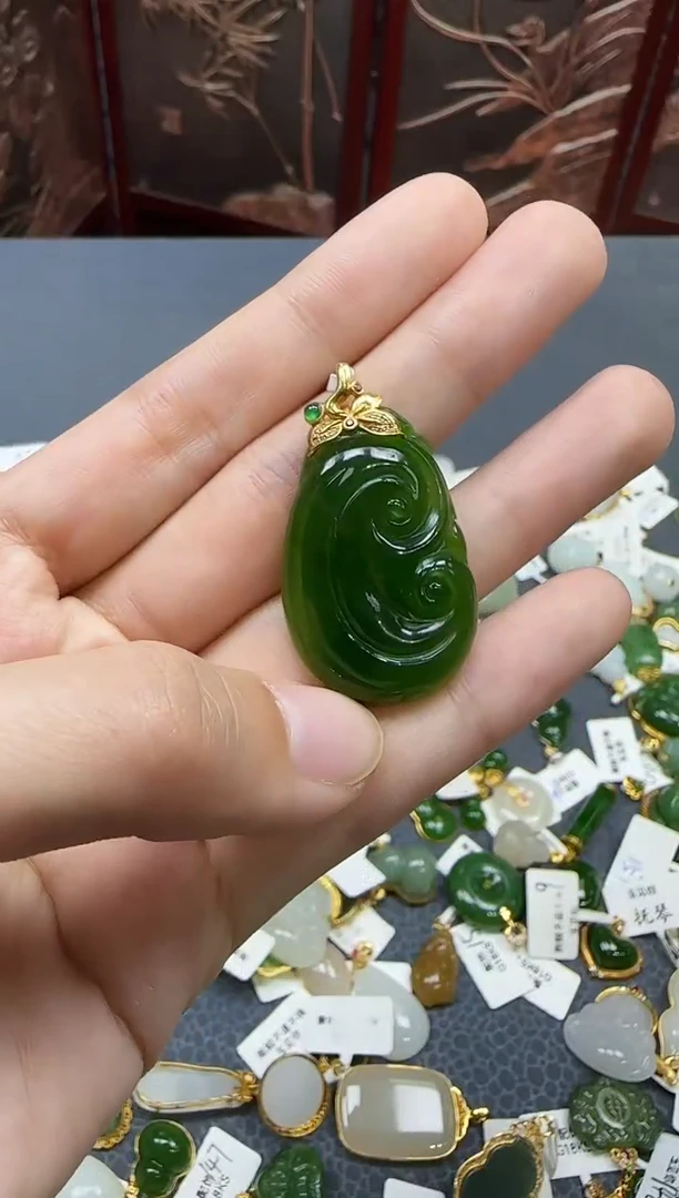 和田玉18K金镶嵌挂件1