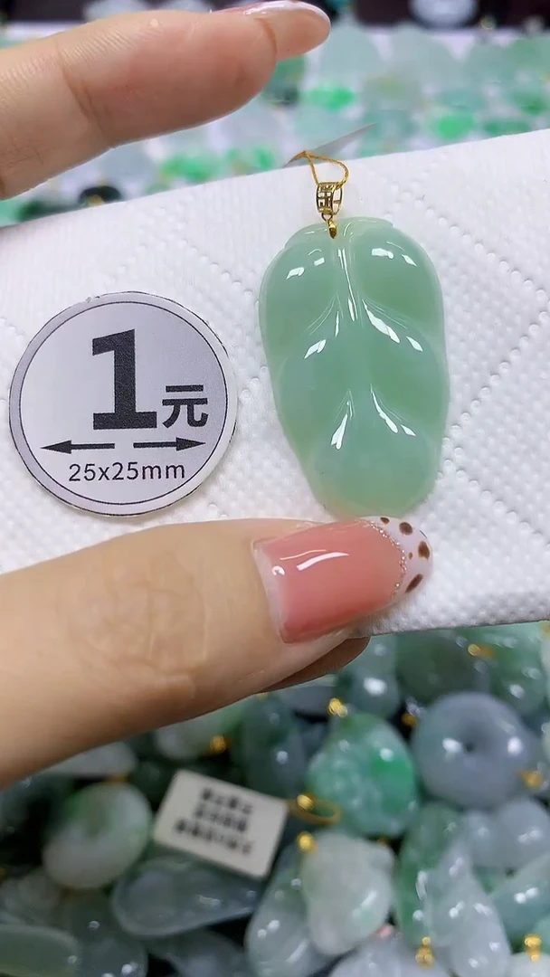 颈饰18K金镶嵌翡翠天然翡翠A货