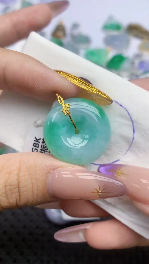 翡翠18K金镶嵌颈饰   天然翡翠A货  百元以上9米证书费自理