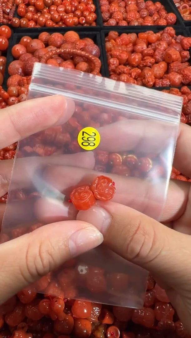 南红玛瑙未镶嵌颈饰1