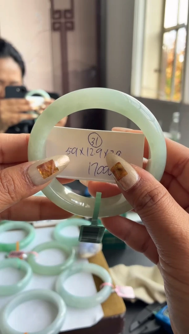 未镶嵌手镯翡翠（宽版葡萄肉）31号