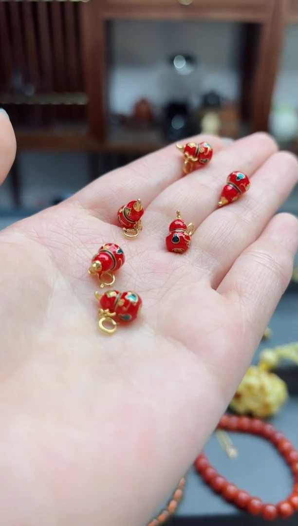 【闪购商品】18K金颈饰18k金葫芦挂件MY赠链多样性发其一