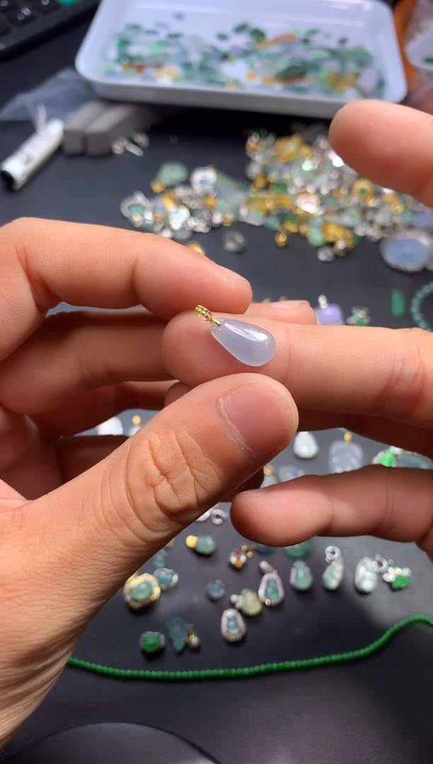 吊坠(不含链)18K金镶嵌翡翠小****德1