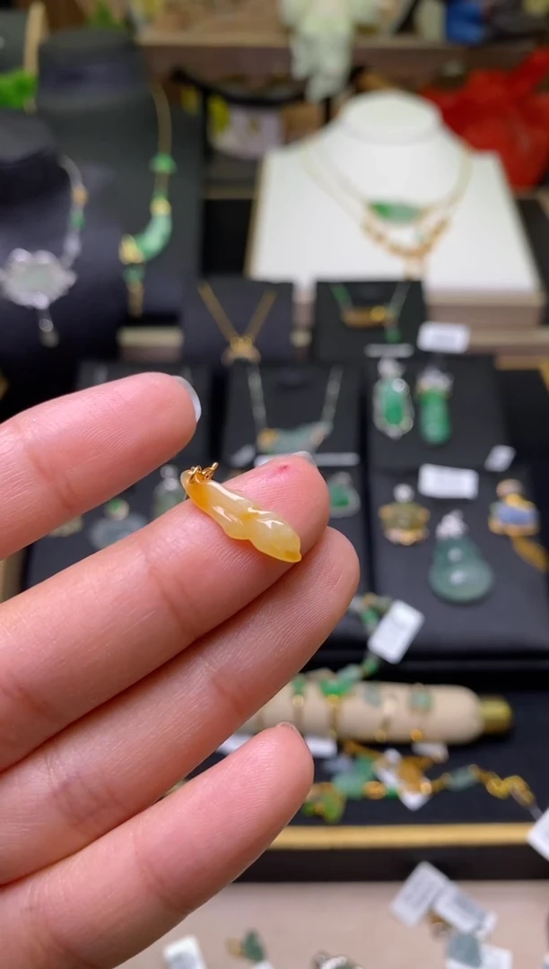 【闪购商品】翡翠颈饰18K金镶嵌净货17932