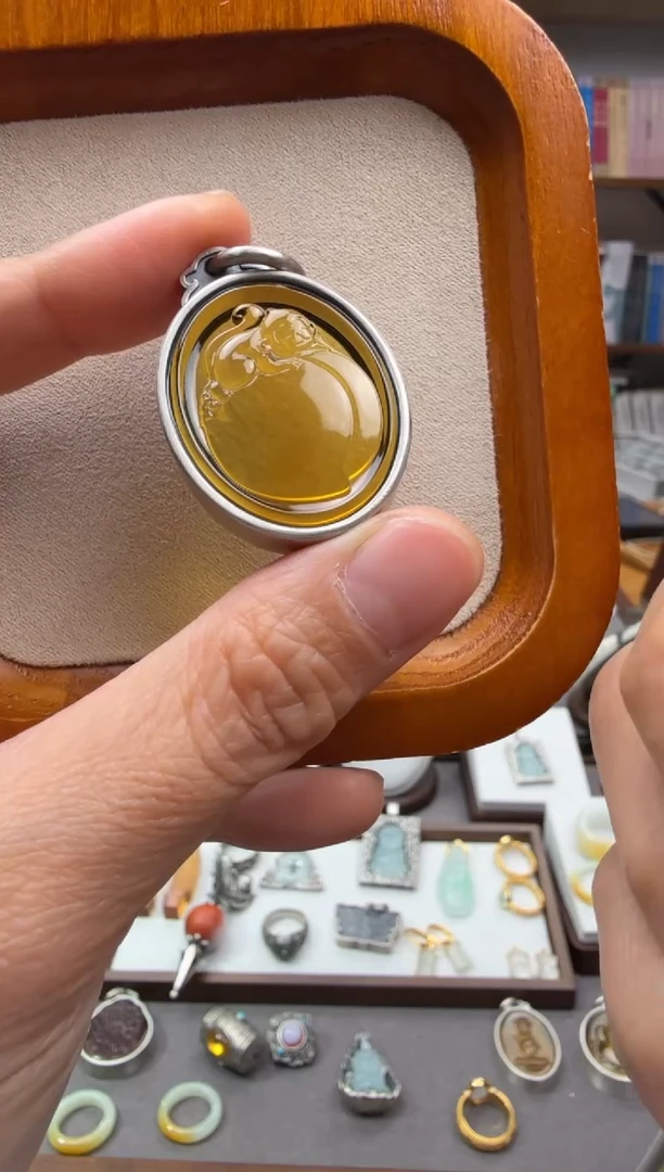 琥珀颈饰未镶嵌灵猴吊坠