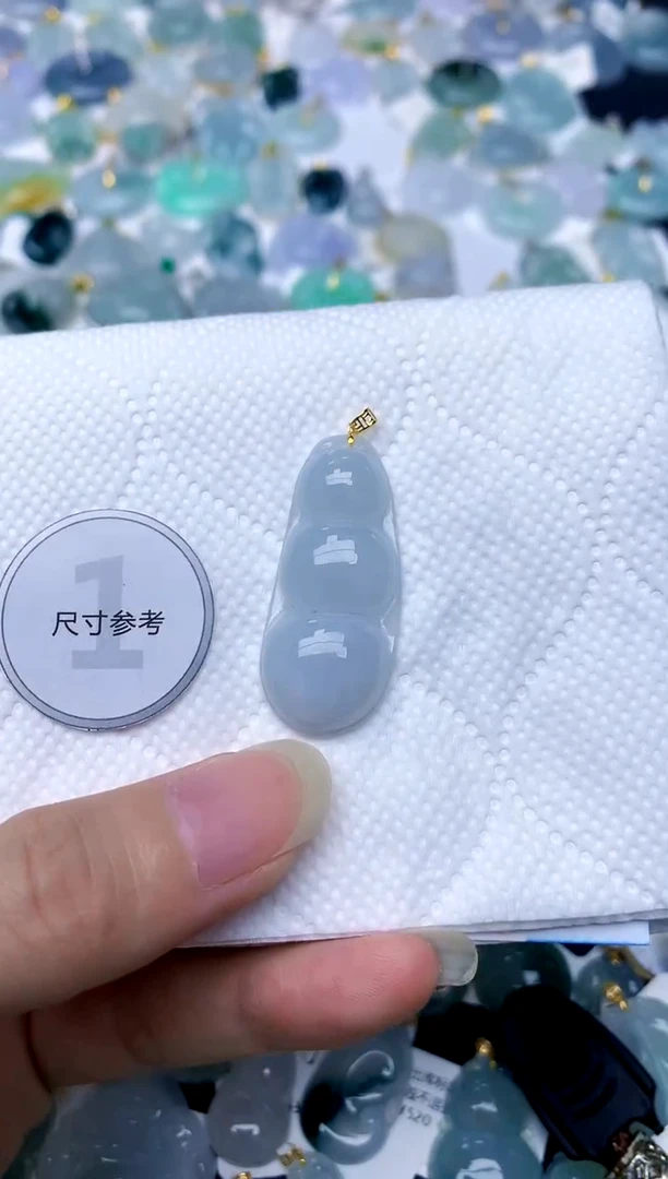 颈饰18K金镶嵌翡翠天然A货翡翠