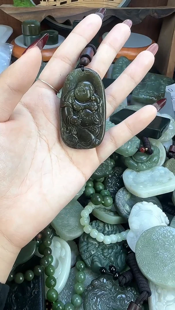 颈饰未镶嵌和田玉1