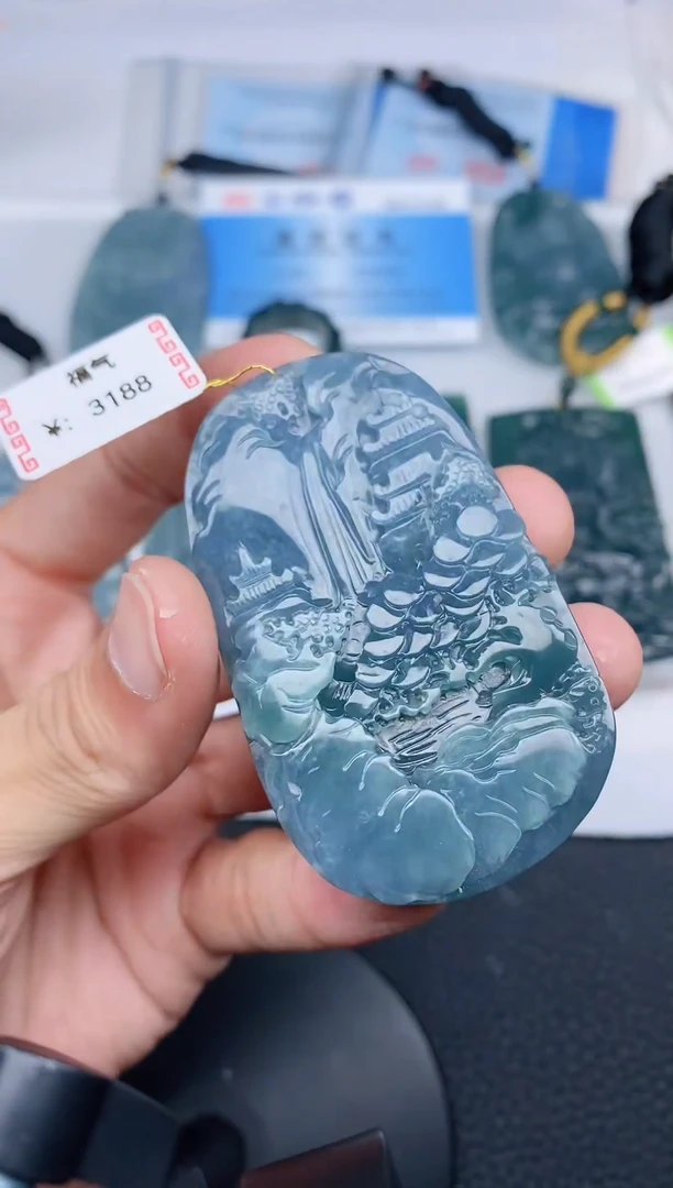 颈饰未镶嵌翡翠