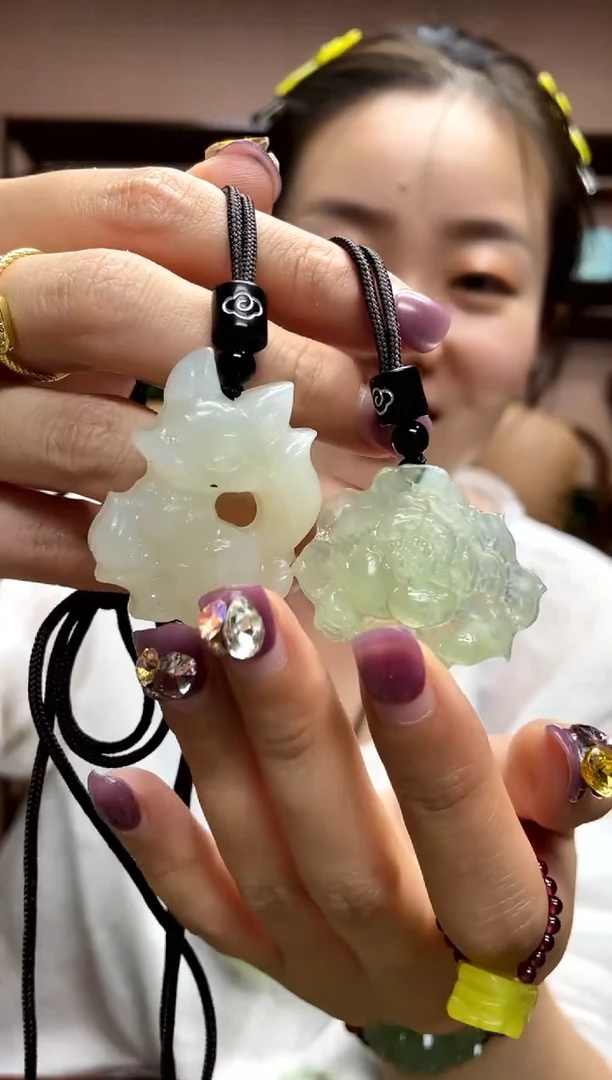 岫玉未镶嵌吊坠·