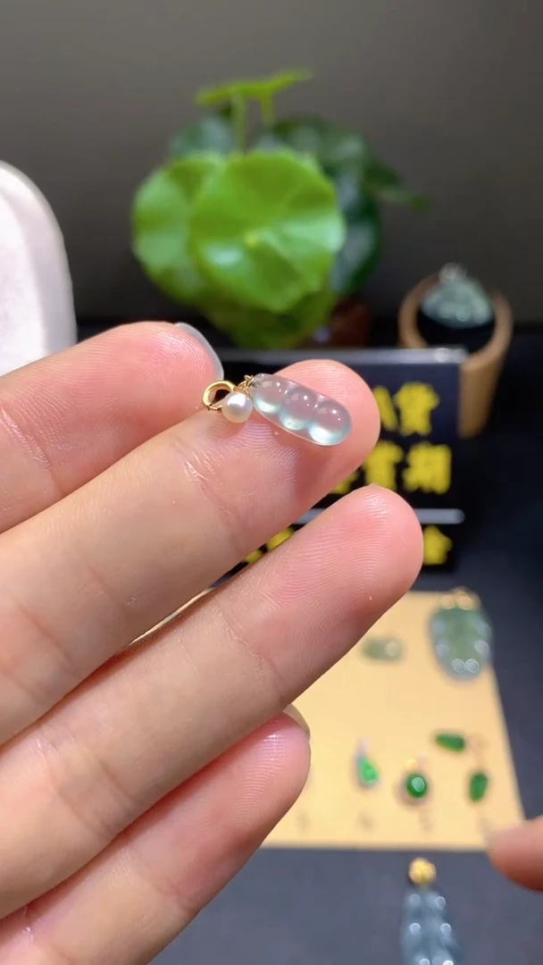 颈饰18K金镶嵌翡翠翡翠A货
