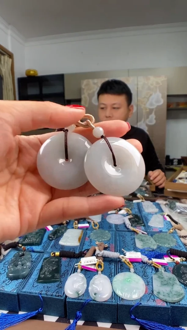颈饰未镶嵌翡翠 多样性发其一
