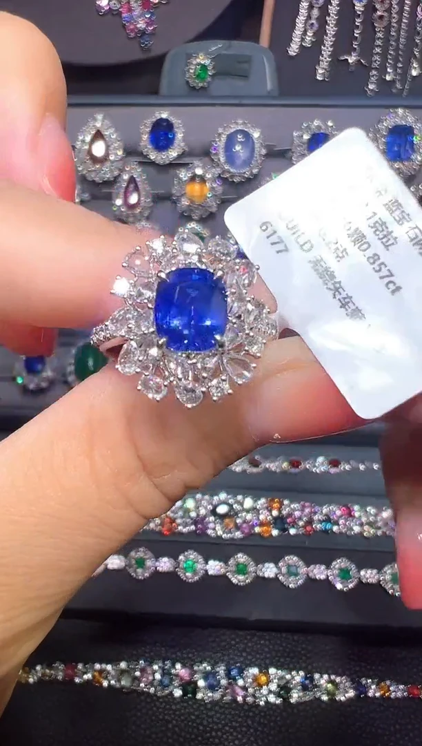 戒指蓝宝石18K金镶嵌2.1ct/吉尔德/无烧矢车菊