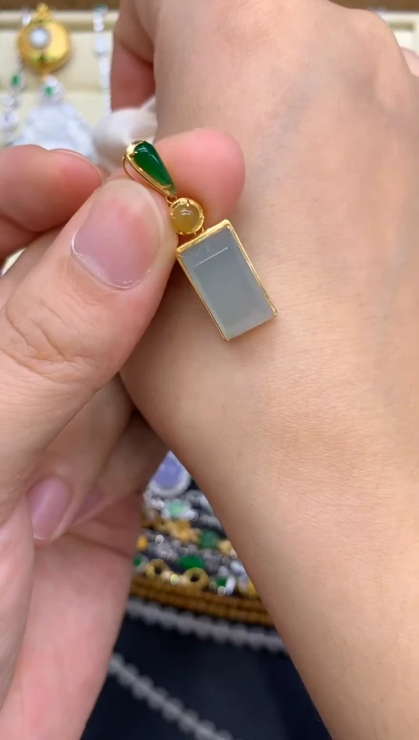 颈饰18K金镶嵌翡翠247-中国好珍宝