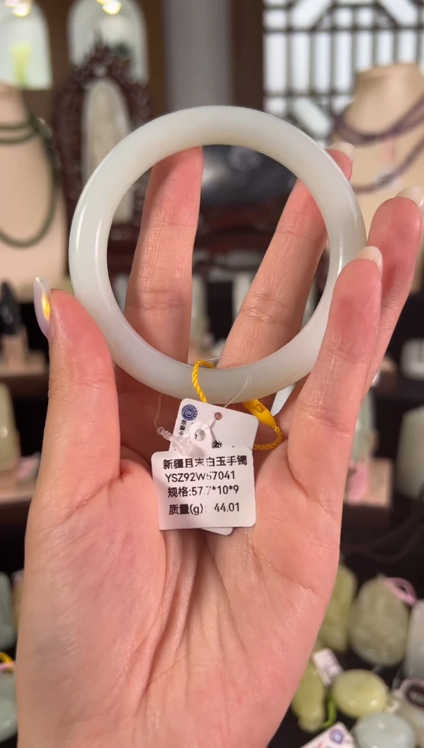 和田玉手镯未镶嵌且末白玉手镯57.7