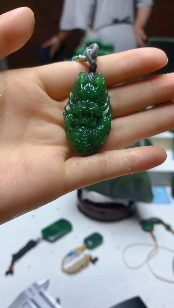颈饰未镶嵌和田玉（碧玉）随机发货一个