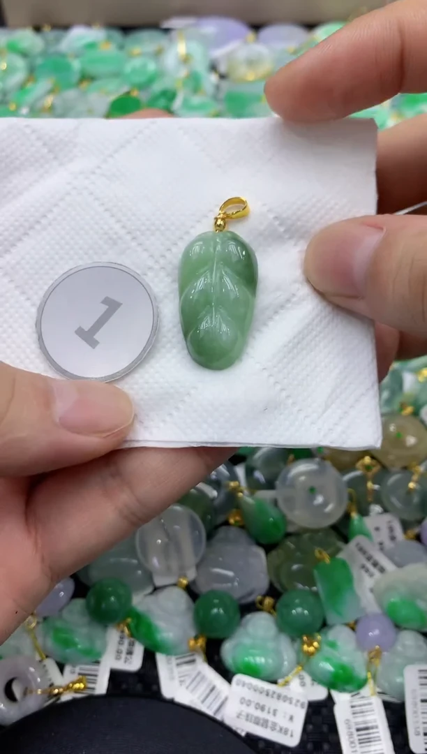 颈饰未镶嵌翡翠天然缅甸翡翠A货