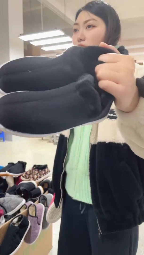 黄底黑色毛圈棉鞋35码