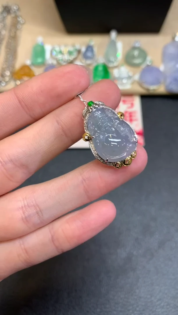 【闪购商品】翡翠颈饰18K金镶嵌财神爷【无服务费】