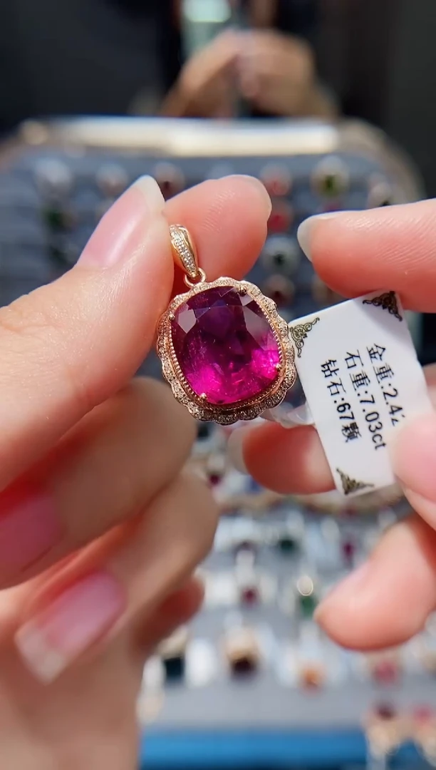 颈饰18K金镶嵌碧玺7.03ct