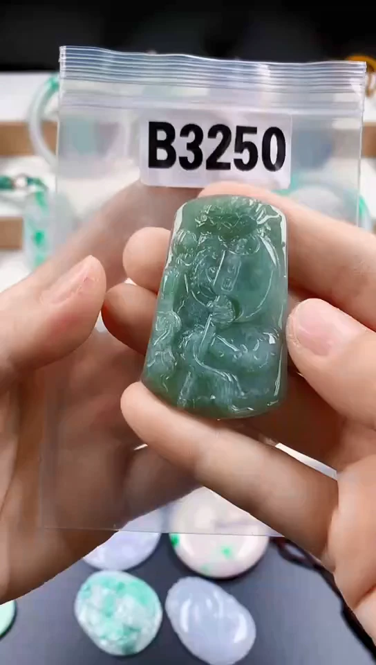 颈饰未镶嵌翡翠天然翡翠吊坠挂件