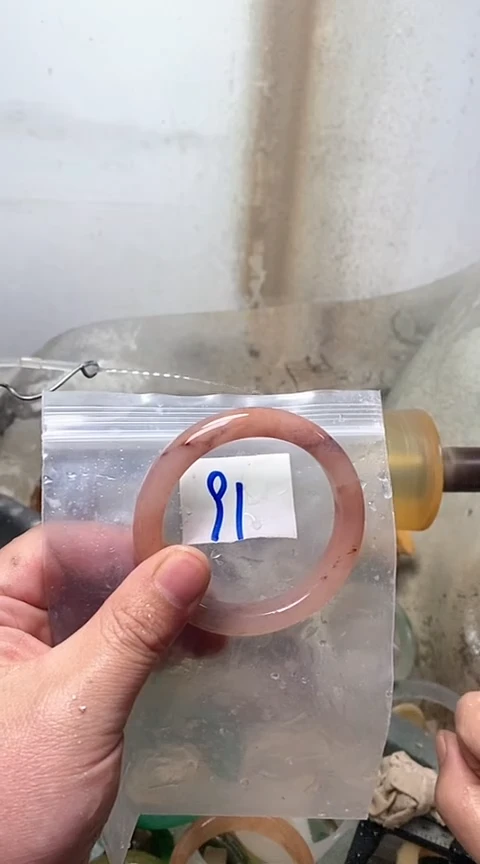 【闪购商品】石英质玉手镯未镶嵌58天然石纹矿点扣手介意勿拍