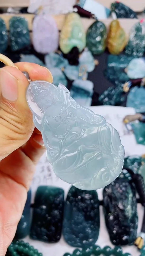 翡翠未镶嵌颈饰